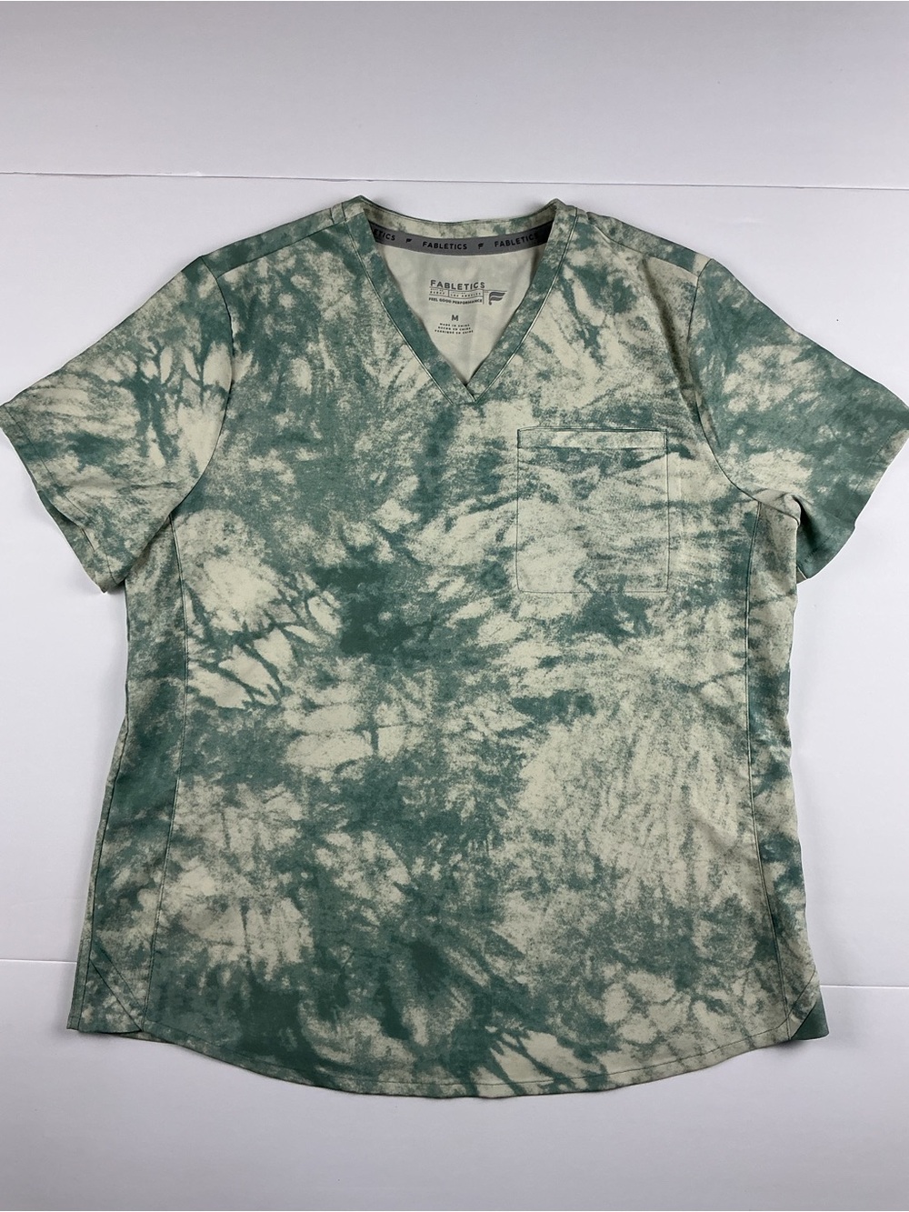 Fabletics Green and Cream Tie-Dye V-Neck Short Sleeve Tee